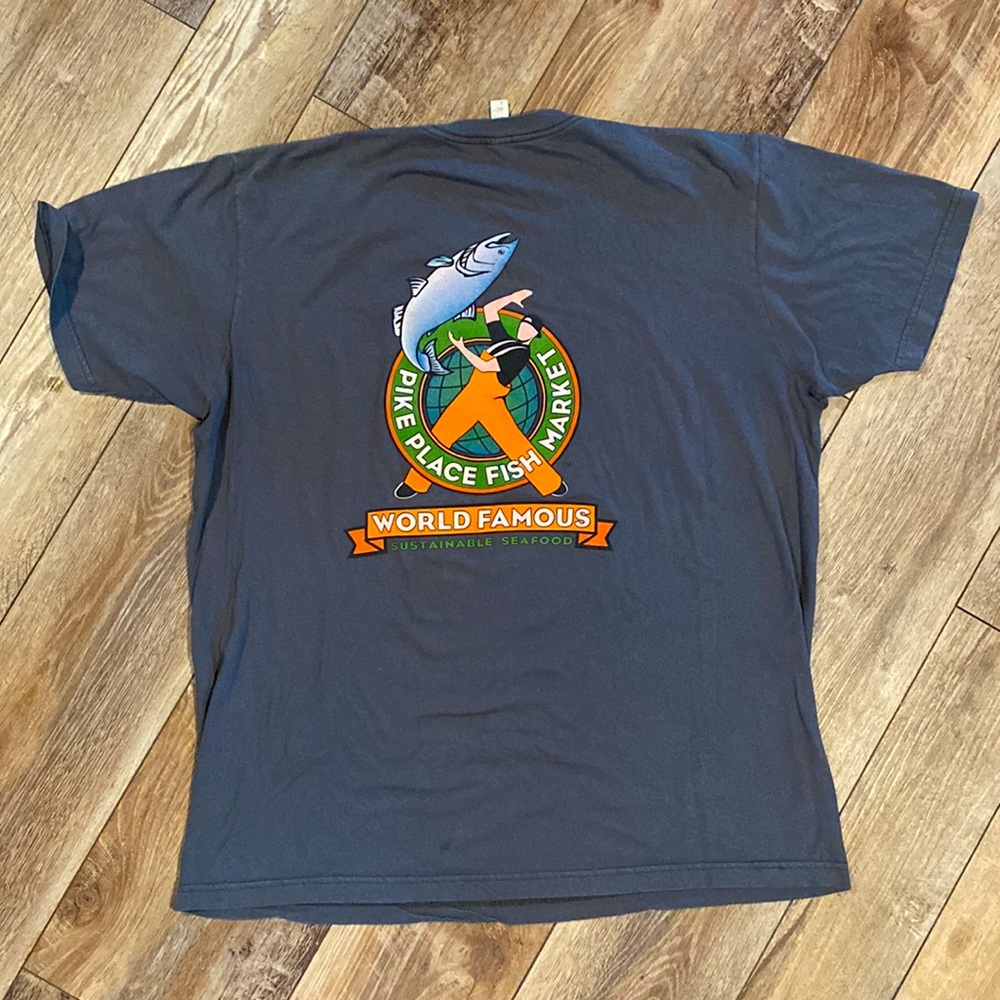 World 🌎 Famous Pike Place Fish Market Sustainable Seafood T-Shirt